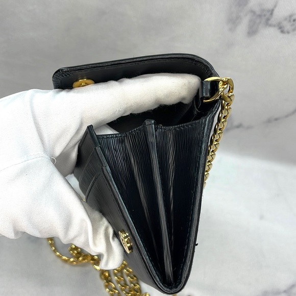 PRADA Wallet On Chain - Picture 9 of 17